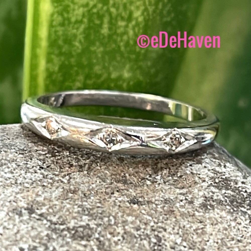 14k Designer 3- Diamond Band Ring